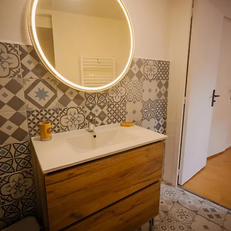 A Babord - A 300m, 4 Personnes, * Гавр