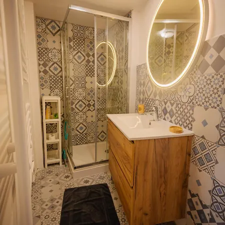 A Babord - A 300m, 4 Personnes,