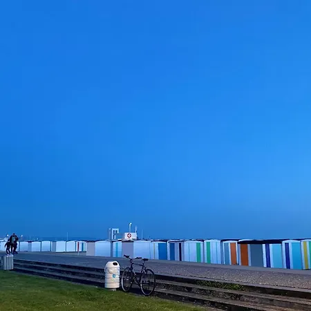 A Babord - A 300m, 4 Personnes,